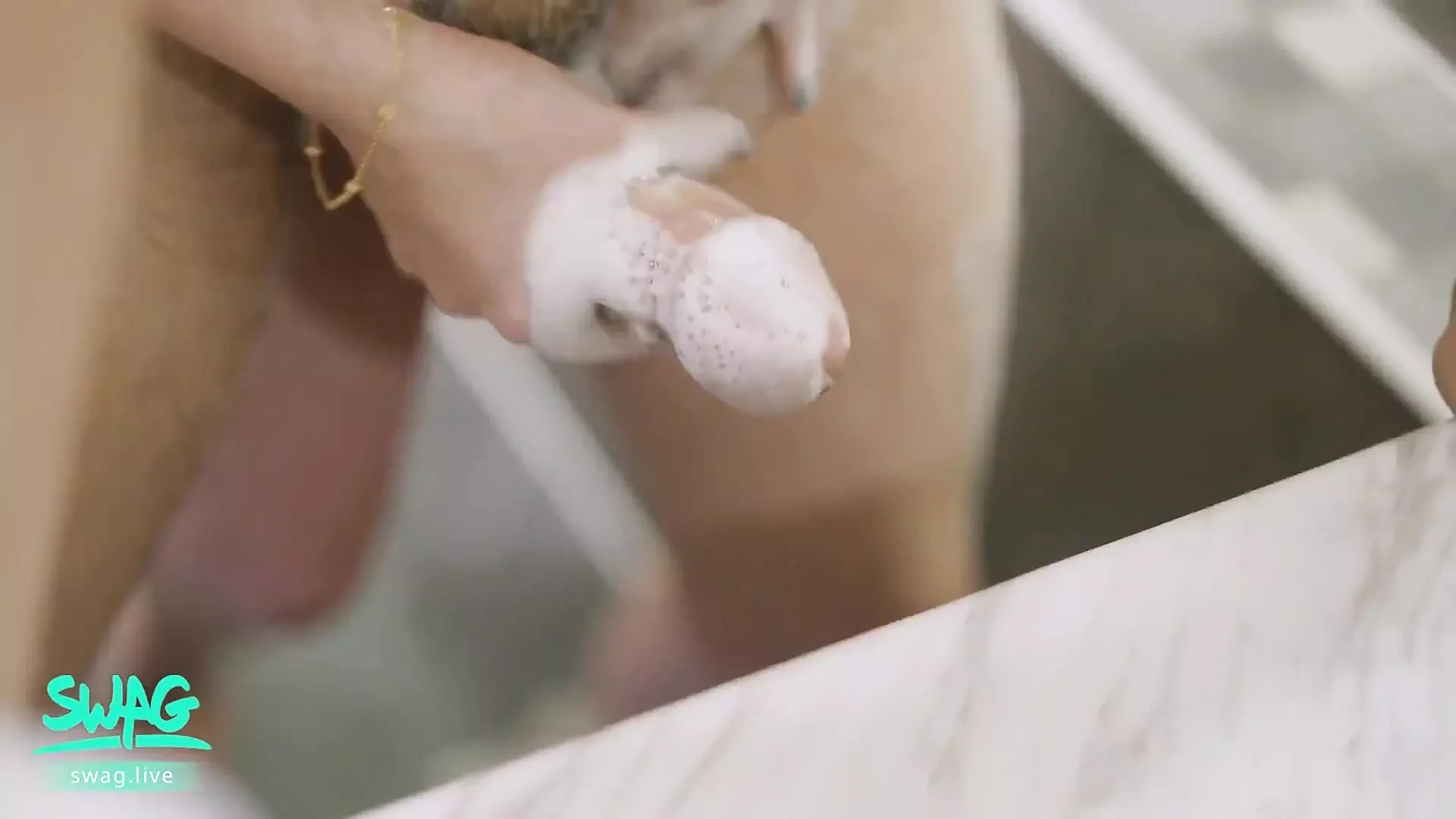 Soapland和按摩院：大奶子，足交和连裤袜幻想